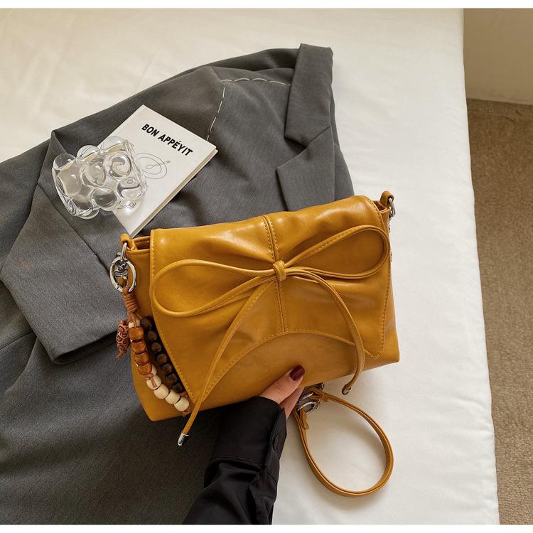 

Простая темпераментная сумка-мессенджер с бантом, маленькая квадратная сумка 2025 года, новая, высококлассная, в стиле ретро, модная, большой вместимости, на плечо жёлтый