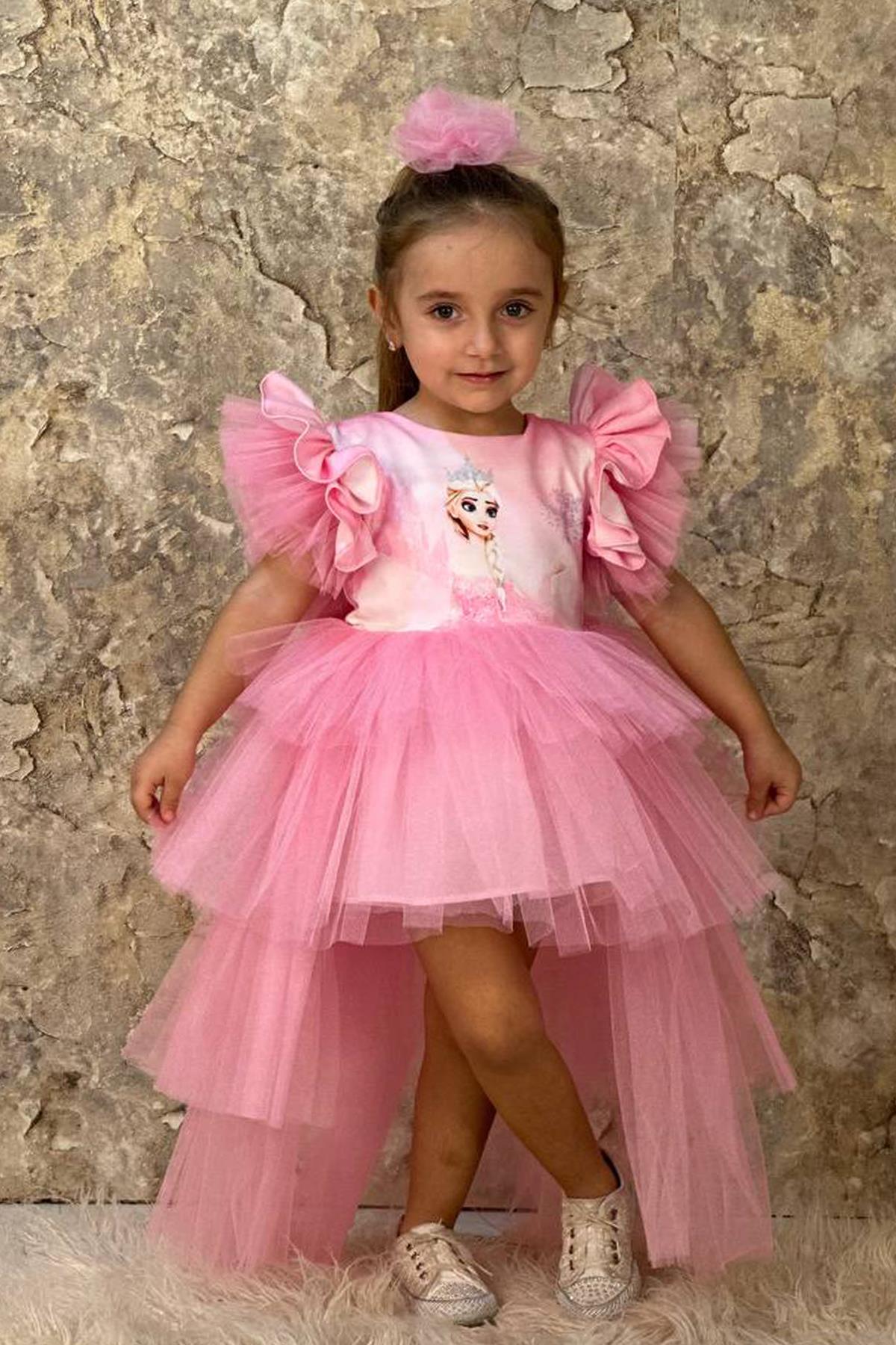 

Розовое платье с принтом Эльзы для девочек 3-6 лет