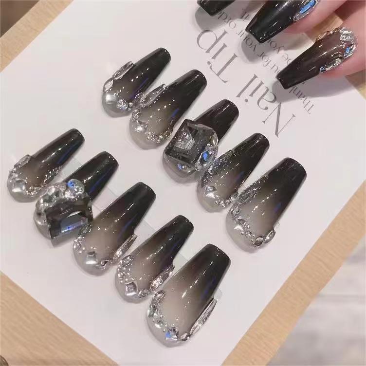 

Роскошные накладные ногти в стиле знаменитостей, черные с градиентом и стразами - Длинные, сверкающие, ручной работы Medium