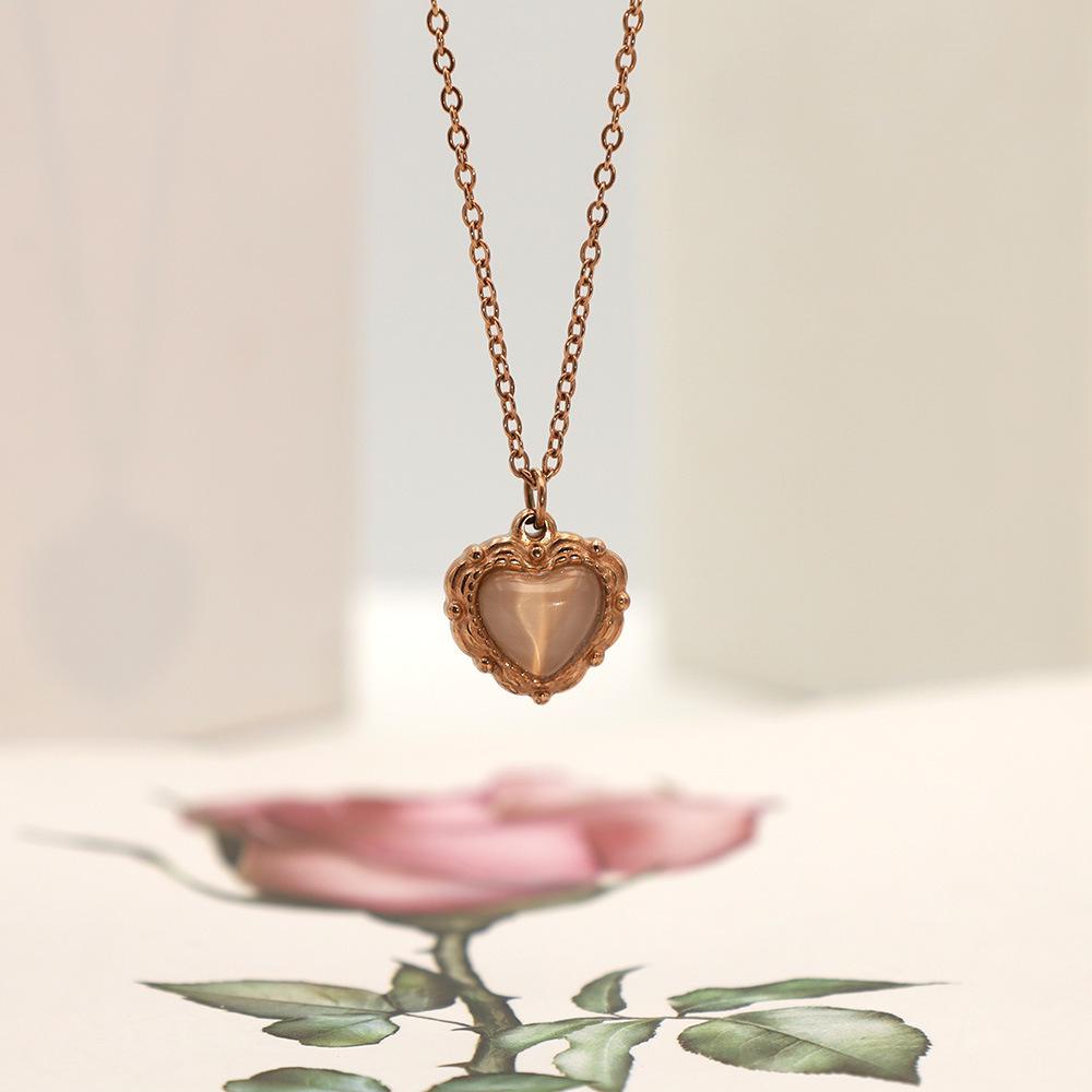 French Retro Lace Cat's Eye Heart Necklace - Versatile Titanium Steel Clavicle Chain for Women