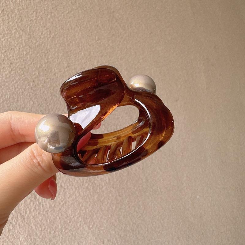 Korean Style Unique and Minimalist Geometric Oval Pearl Small Hair Clip, Princess Head Hair Clip, Shark Clip