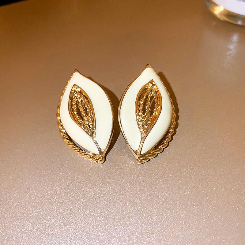 Elegant Vintage Women Girls Classic Resin Stone Earrings Ear Clips Fashion Retro Palace Lady Party Banquet Jewelry Ear Rings