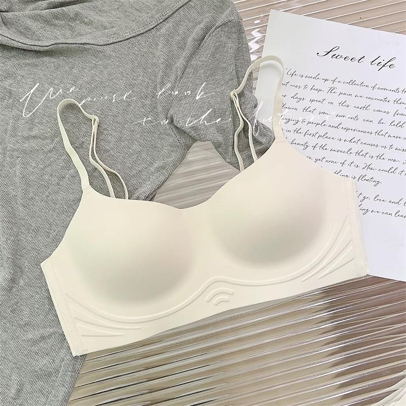 Traceless underwear women's big breasts show small breasts gather to prevent sagging, thin one-piece one-piece cup tube top girl bra