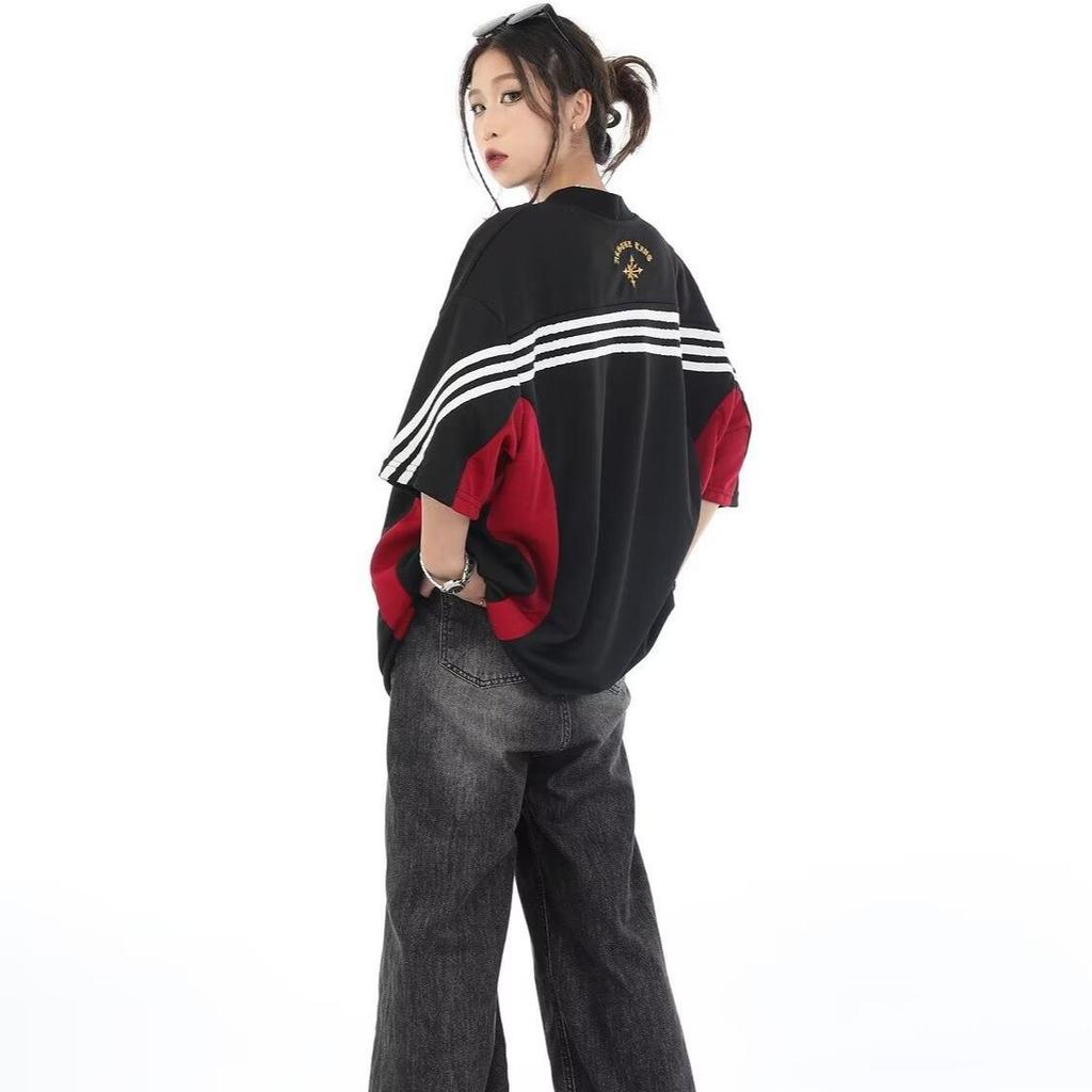 Camiseta de Béisbol Bordada Retro con Cuello en V - Manga Corta, Corte Holgado, Estilo para Parejas.