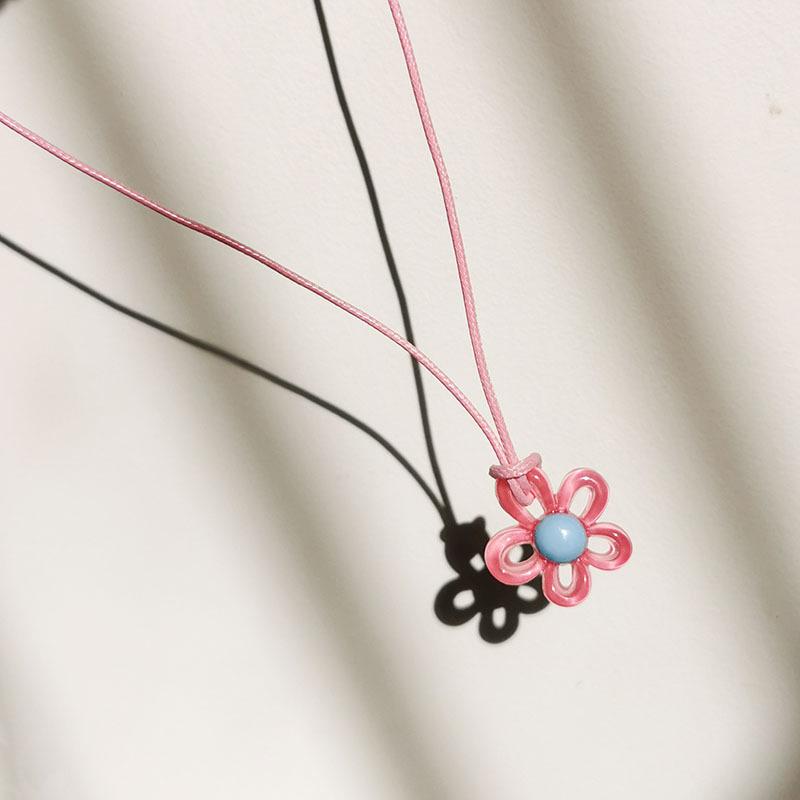 

1 шт. Красочный Модный Маленький Цветок Новый Цветочный Уникальный Длинная Цепочка для Ключицы Модное Ожерелье Милый Чокер Регулируемый темно-розовый