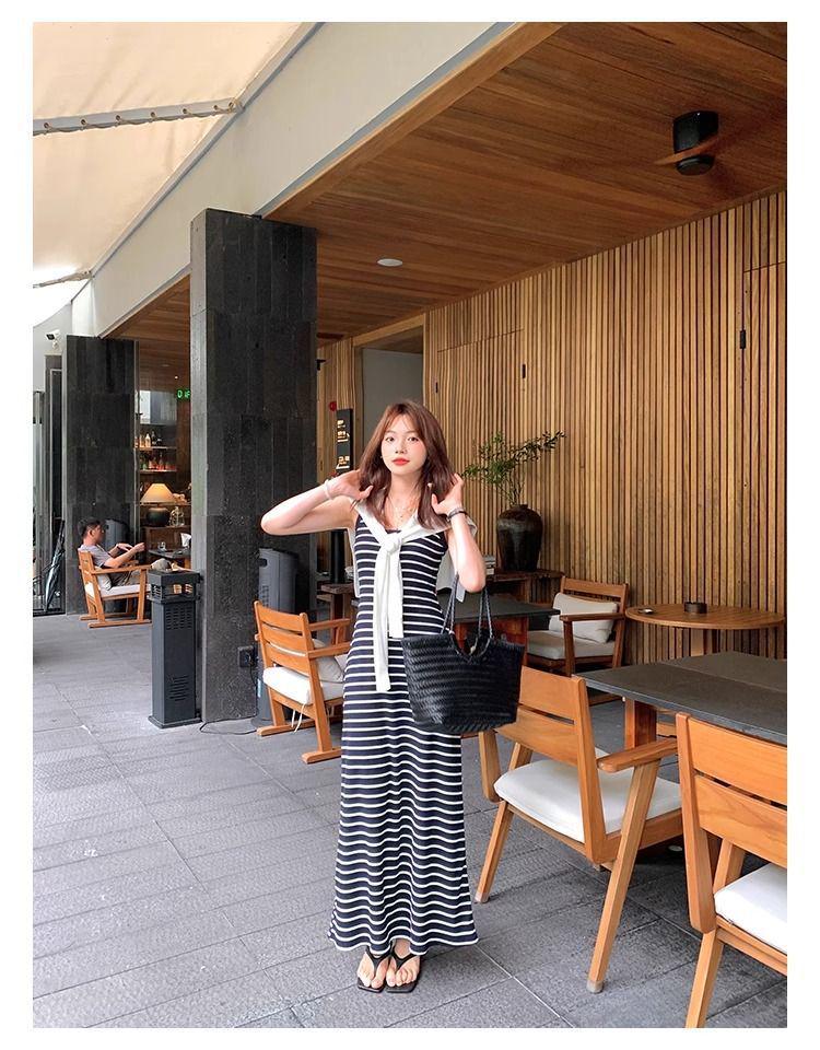 Neues Mode gestreiftes ärmelloses koreanisches glockenförmiges Kleid