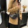 Popular texture retro messenger bag women's 2025 new fashion women's shoulder bag casual commuter saddle bag tide