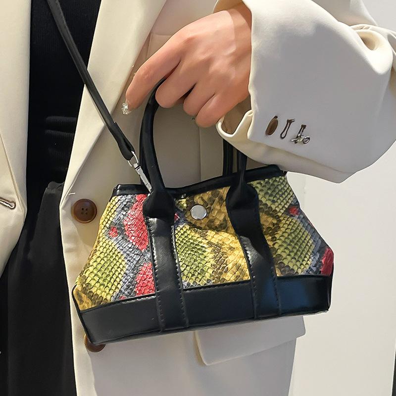 Wholesale New Product Personality Niche Design Snake Pattern Portable Bucket Bag Fashion High-end Temperament Versatile Messenger Women's Bag
