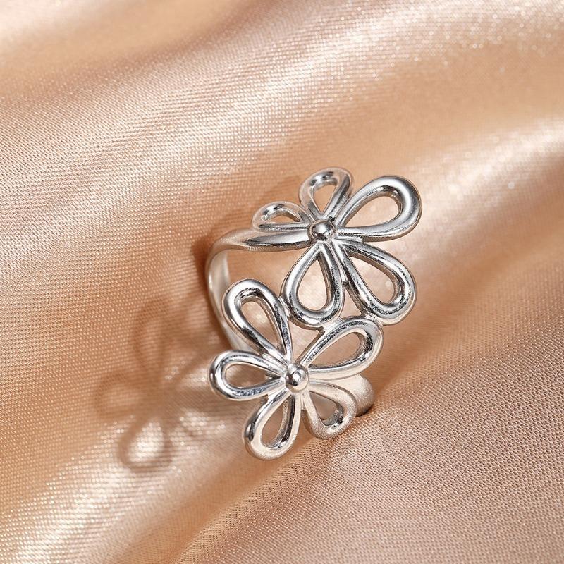 

1-piece Gold Color Hollow Flower Stainless Steel Ring, Men s and Women s Fashionable Open-end Ring, Charming Zircon Gift resizable