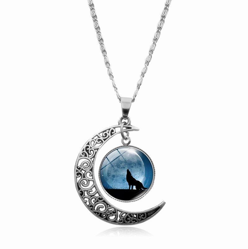 Howling Wolf Moon Time Gemstone Pendant Necklace Women's Versatile Collarbone Chain Accessory