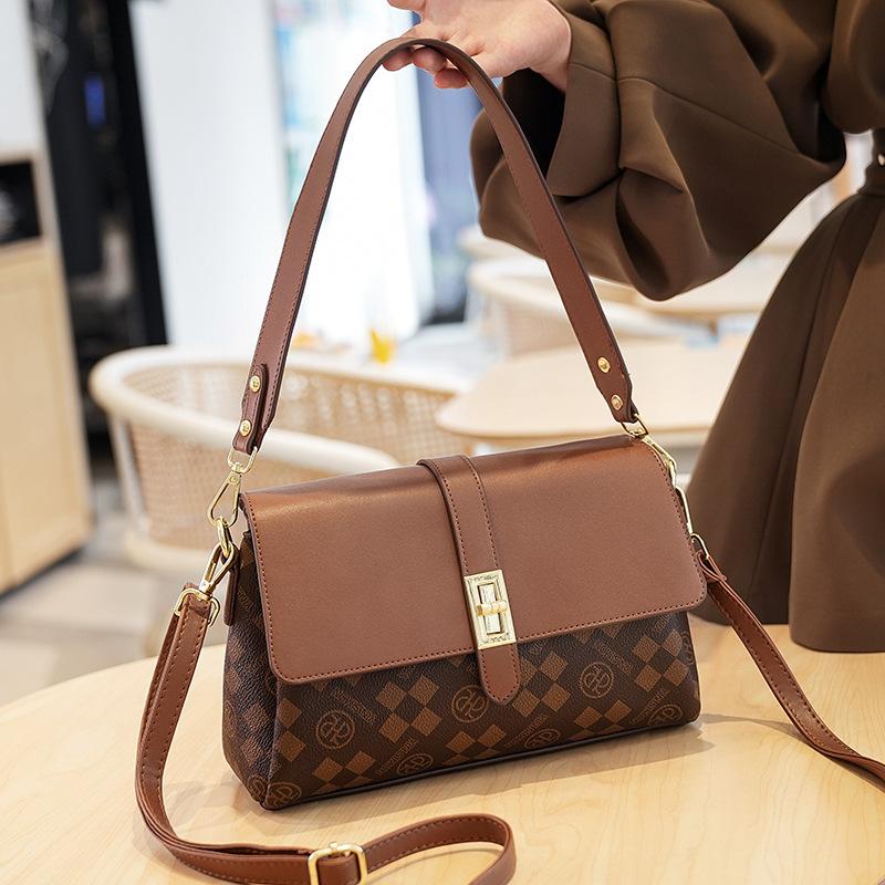 Bag Women's bag Small square bag Commuter messenger bag Women's new fashion Autumn and winter versatile women's bag Shoulder bag