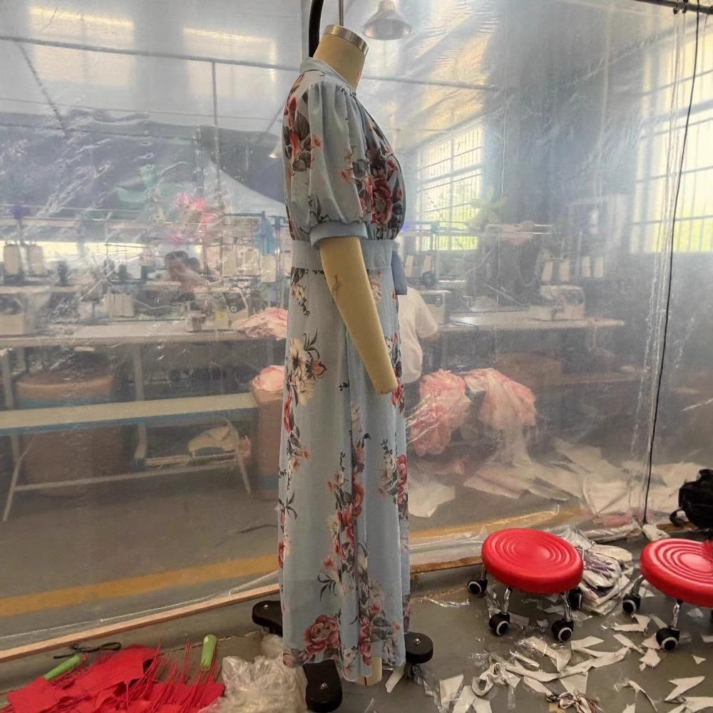 Dámské krátkorukávové šaty s výstřihem do V a digitálním potiskem v pase