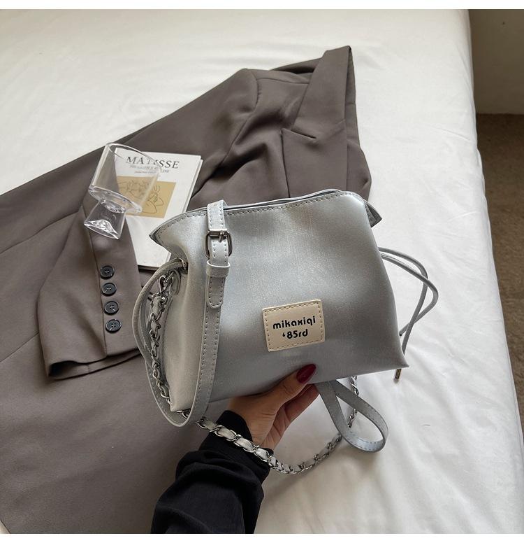 

Hand carry premium pleated dumpling bag 2025 summer new fashion trend shoulder bag Korean version messenger bag синий