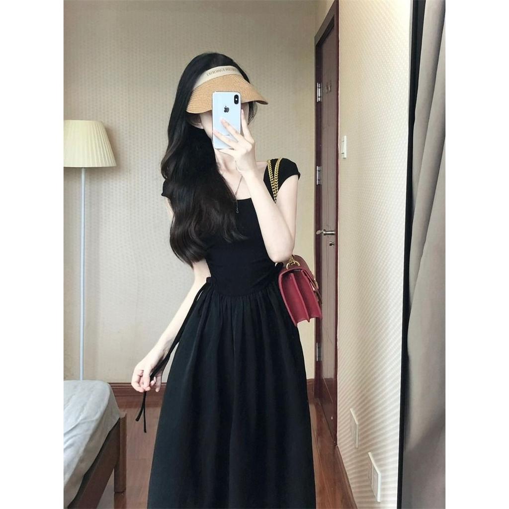 Delicate high waist and thin French black sleeveless temperament dress, new design waist and thin square neck long dress for women