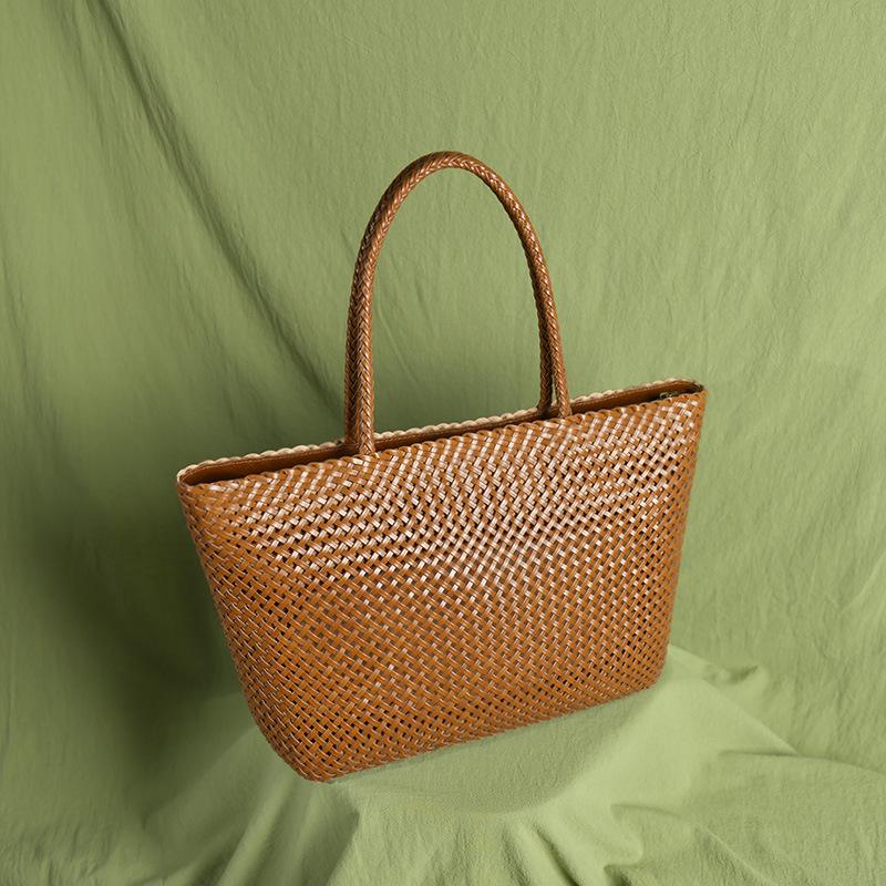 Damenhandtasche aus echtem Leder mit Aussparungen und Webmuster