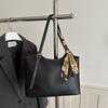 Fashionable Large-capacity Retro Casual Office Commuting Shoulder Bag with Adjustable Strap At The Back of The Shoulder