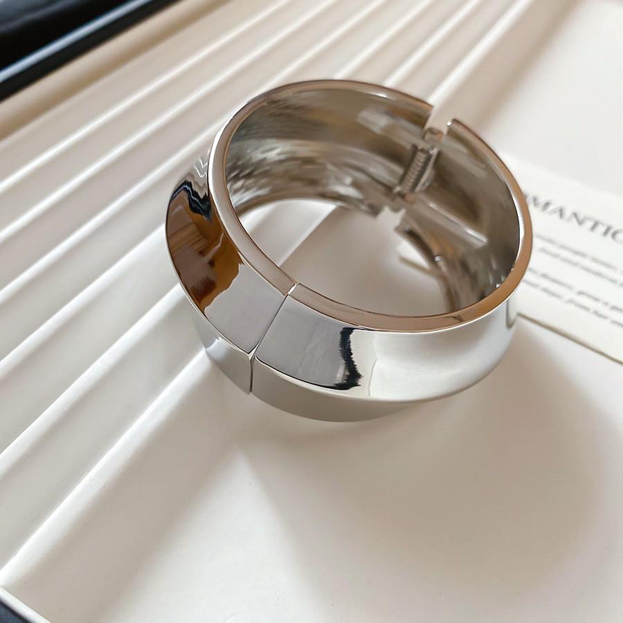 European-American Geometric Metallic Open Bangle: Simple, Versatile, Niche Design Bracelet