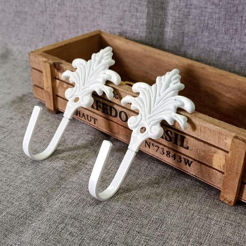 Vintage Bronze Wall Hooks Heavy Duty Sturdy Metal Carved Leaf Design for Home Garden Indoor Outdoor Decor Storage