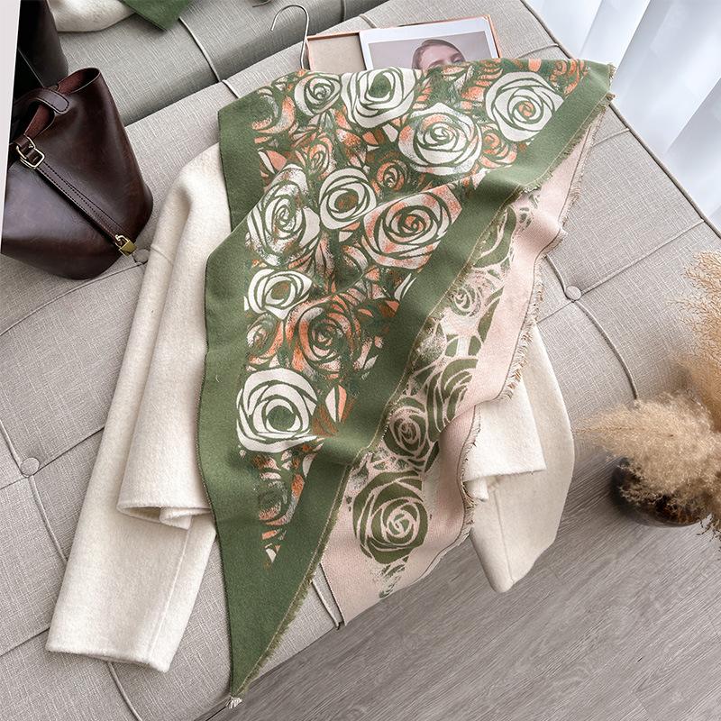 

Осенне-зимний двухсторонний треугольный шарф, теплый шарф с принтом камелии, шаль для защиты шеи, внешний чехол 135 зелёный