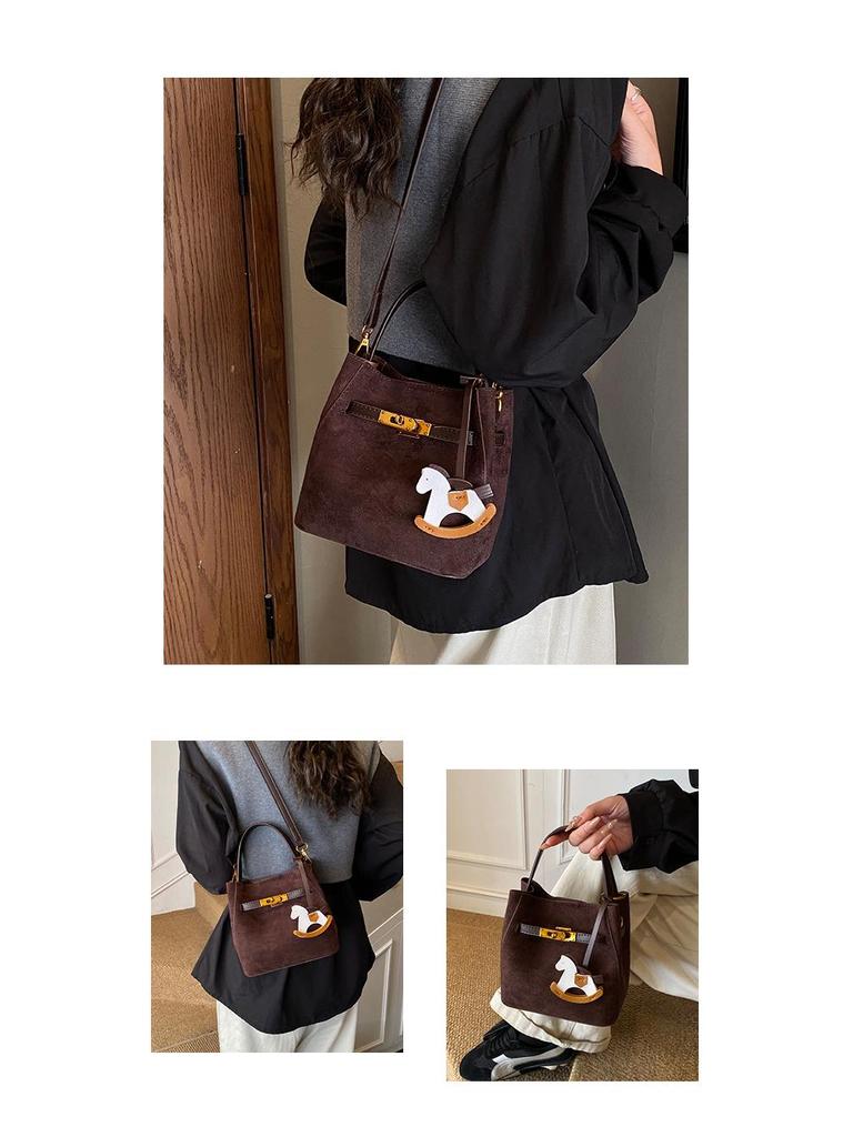 Zamszowa torba typu tote bucket w stylu koreańskim - Damska modna jesienna torba crossbody na ramię z kolorowym blokowaniem 2025