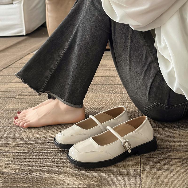 Fashion 2024 New Women Flats Round Toe Retro Mary Janes Loafers Female Belt Buckle Casual Autumn Fashion Ladies Shallow Single Shoes
