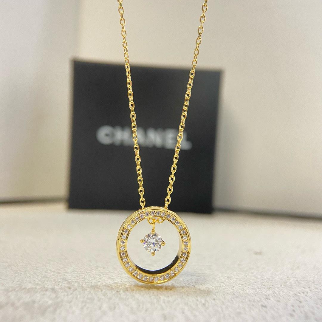 2025 New Star V Gold Quilted Light Luxury Collarbone Necklace for Women