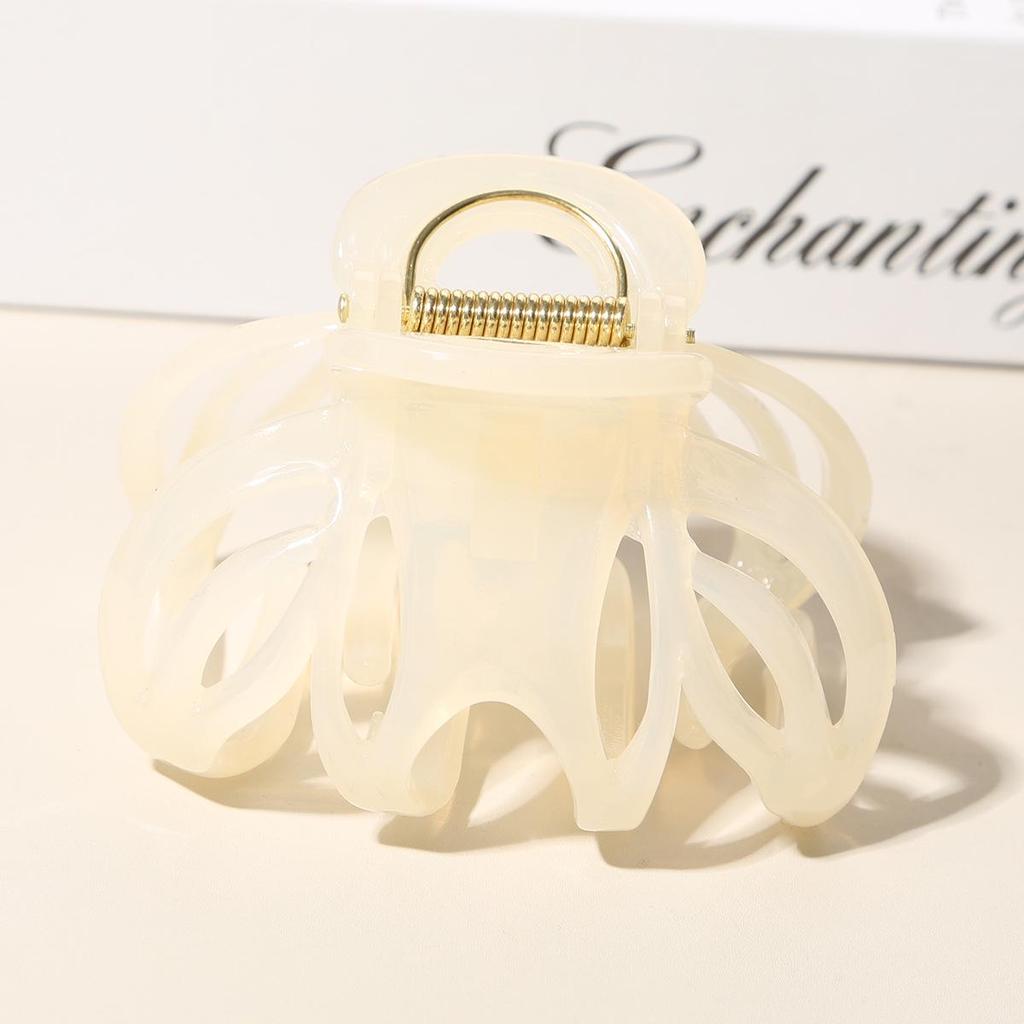 2026 Summer Medium Hairpin: Elegant High-End Shark Clip for Women's Bun