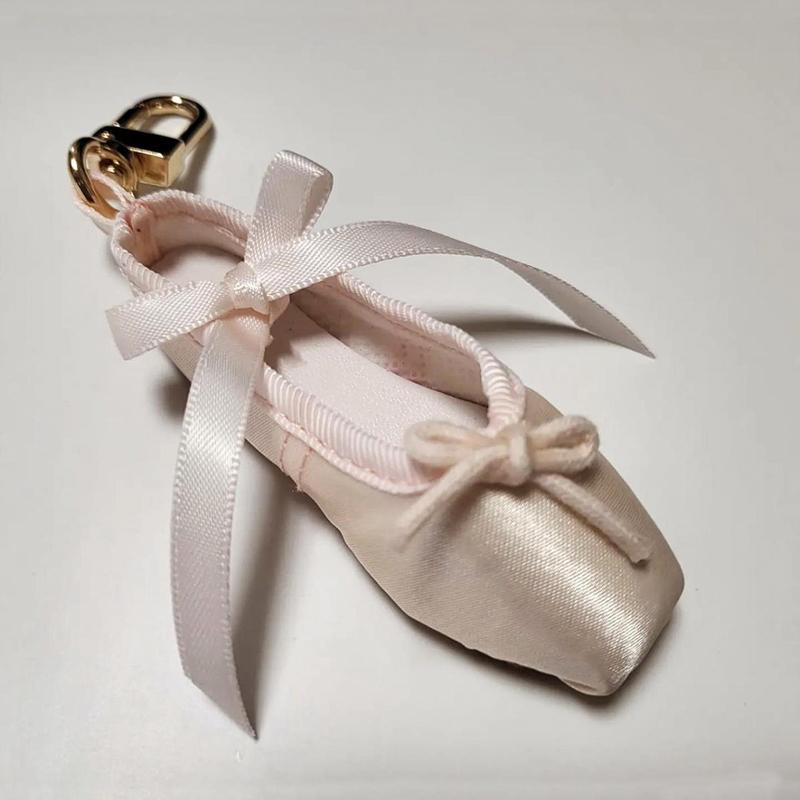 1PC ballet shoes exquisite and cute pendant mini cute simulation shoe shape keychain mini