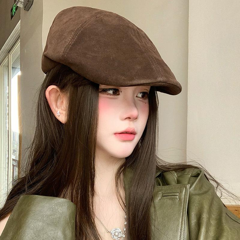 Suede retro duck tongue forward hat autumn and winter American versatile duck tongue beret shows a small face and wears a painter hat
