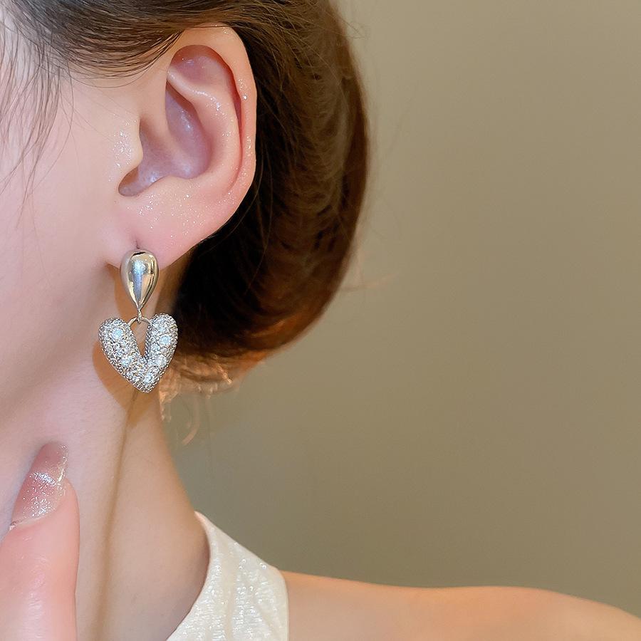 Super flash love water drop earrings French exquisite versatile earrings light luxury earrings