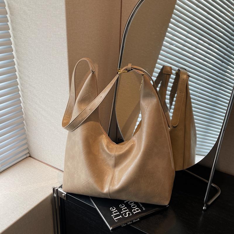 Retro bag women's large-capacity new summer versatile niche shoulder messenger bag commuter dumpling bag