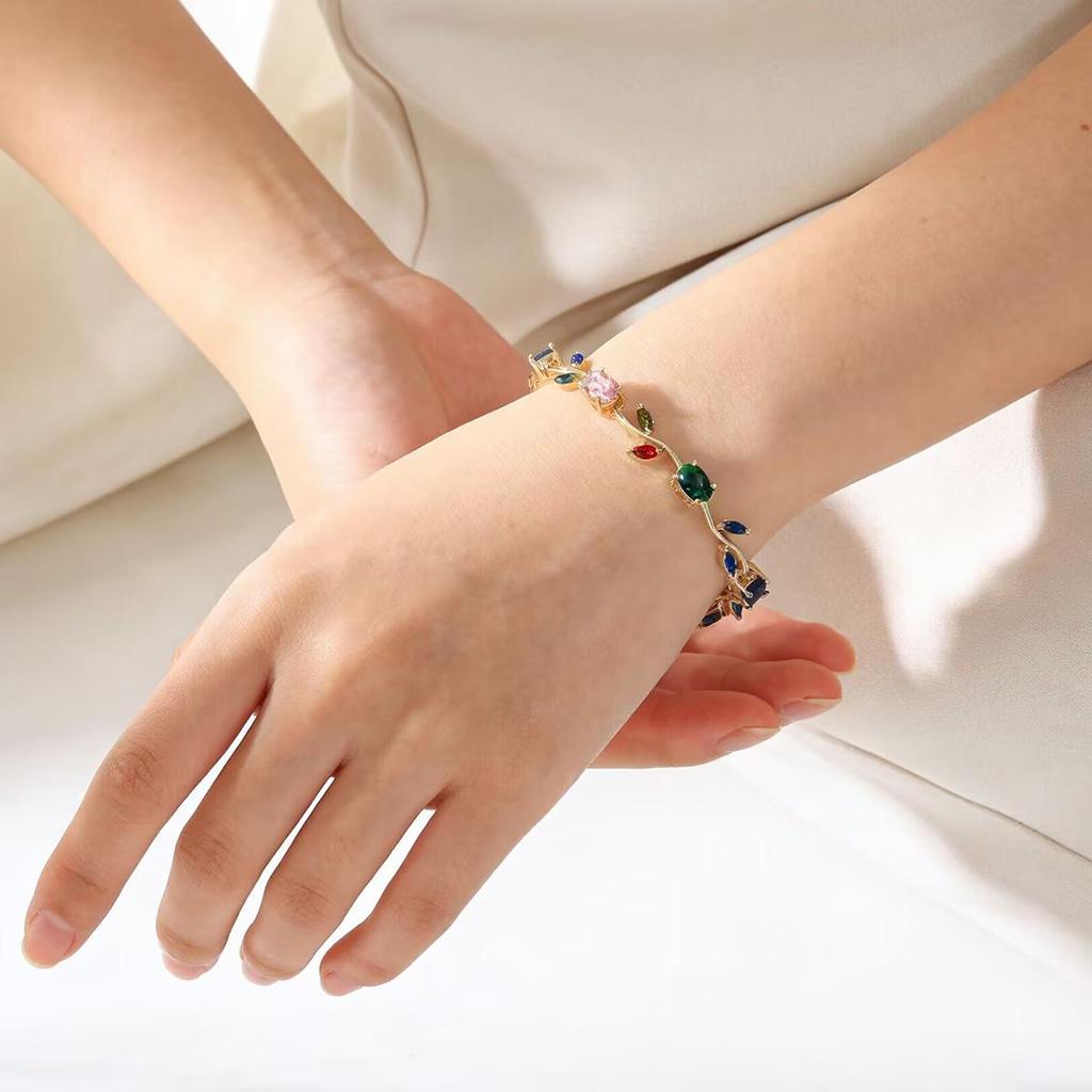 Chic Sweetheart Bracelet: Flower, Leaf & Butterfly Zircon Design - Perfect for Valentine's Day