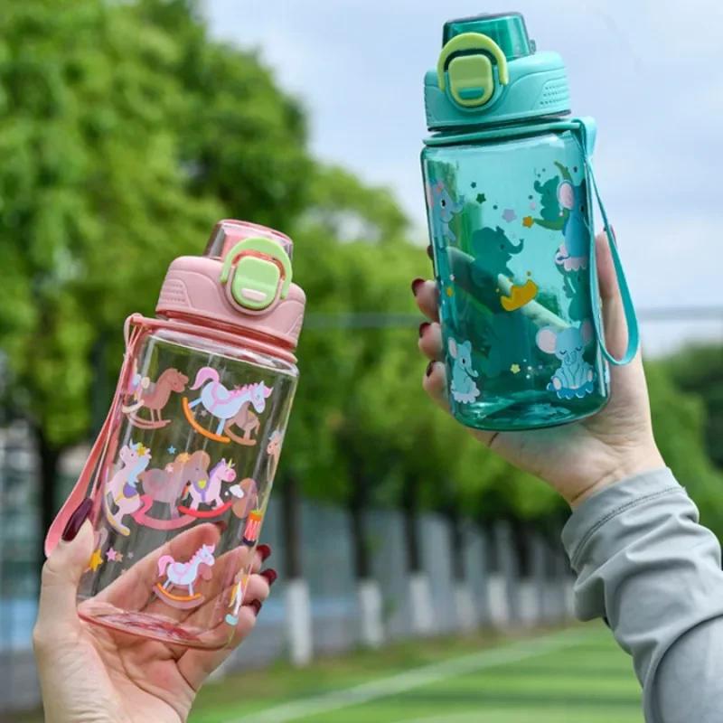 600ML Dětská láhev na vodu na léto Studentská láhev na pití Plastová sportovní láhev na vodu Přenosná Odolná proti pádu a nepropustná