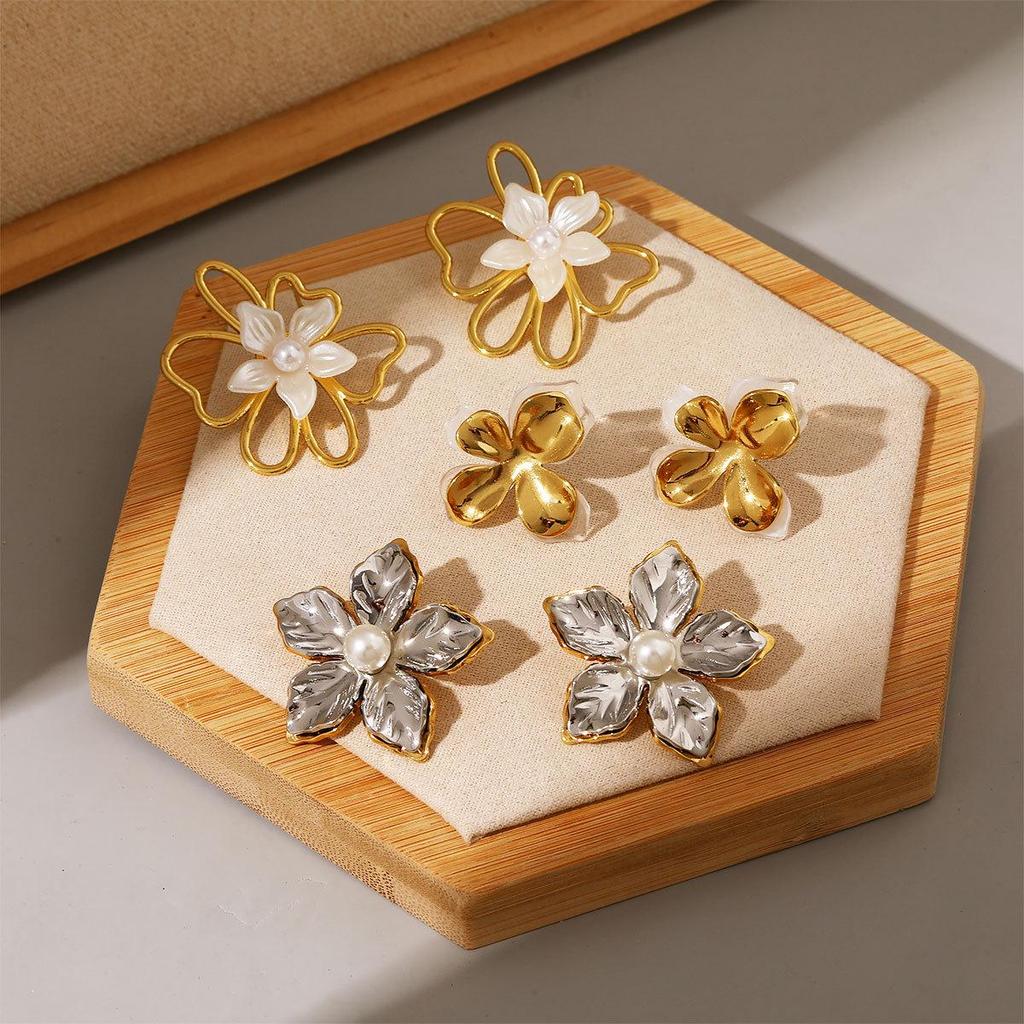 European Floral Titanium-Steel Heart Drop Earrings, Lightweight Luxury Design, Niche Style.