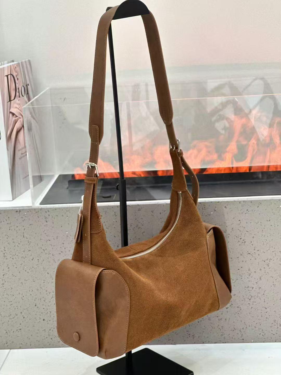 

Женская ретро сумка через плечо из натуральной замши – Большой вместимости, дизайн на одно плечо 29cm Length x 11cm Width x 31cm Height коричневый