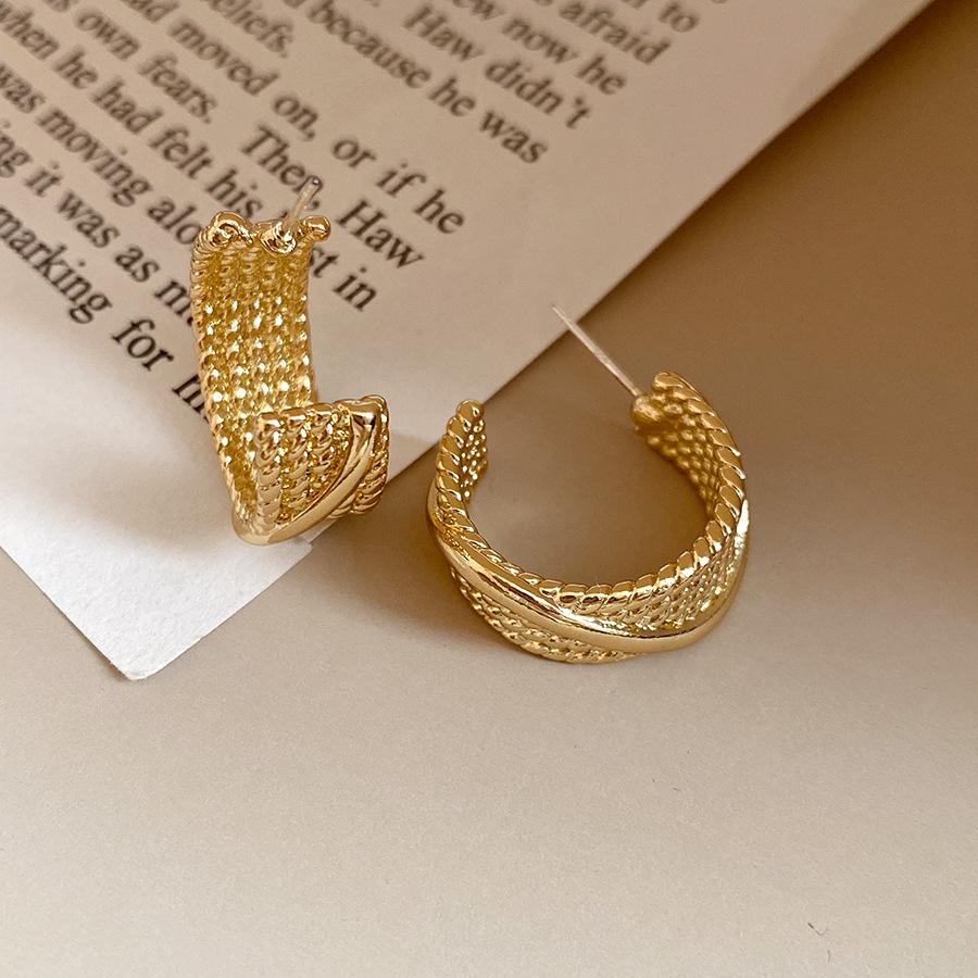 

Silver needle pattern simple and fashionable C-shaped stud earrings retro personalized design earrings light luxury high-end earrings