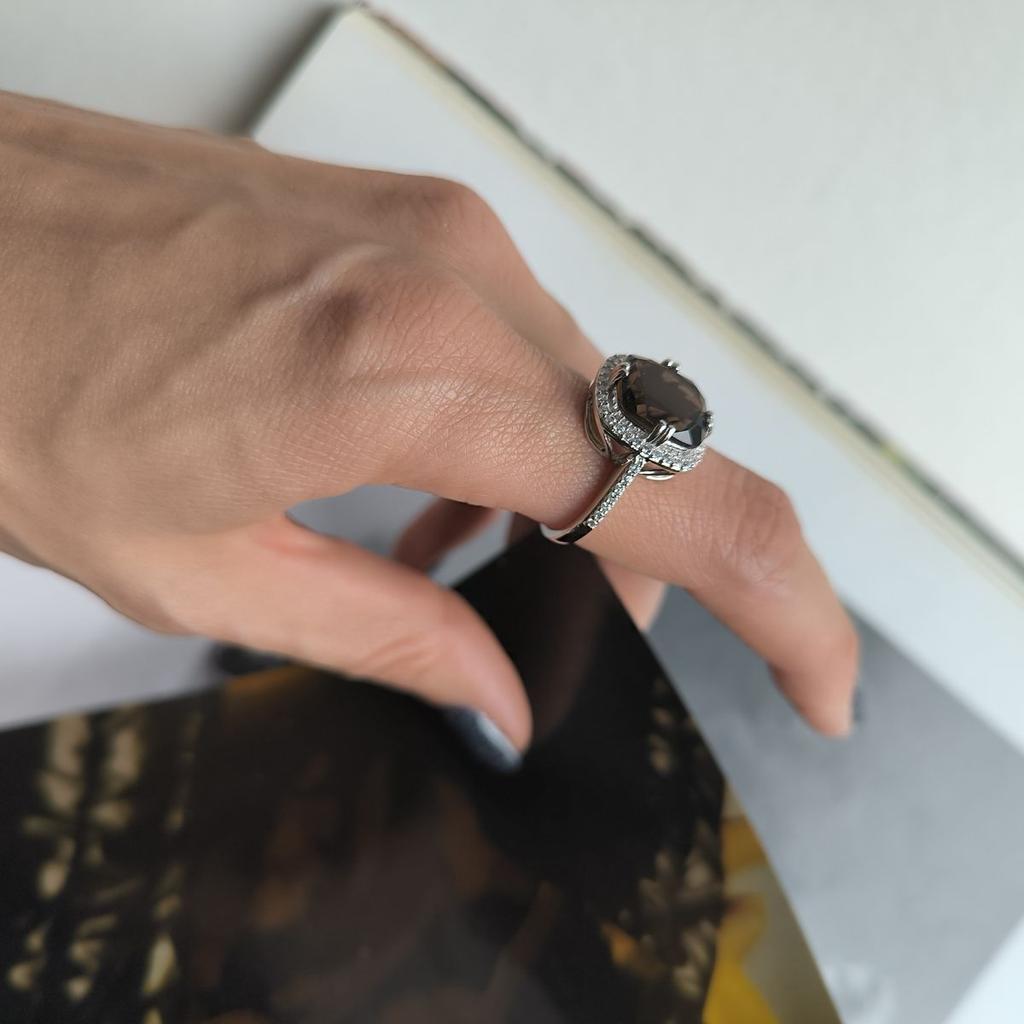 Silberring mit natürlichem Rauchtopas (Rauchquarz) 5,457 ct, mit Zirkonia, Gewicht des Artikels 4,76 g (2180340)