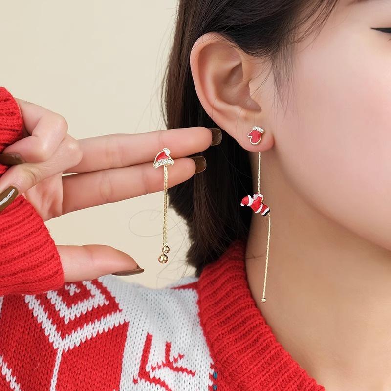 1 Pair of Fashionable Christmas Earrings Christmas Tree Women's Tassel Long Asymmetrical Snowflake Exquisite Ladies Long Chain Holiday Earrings