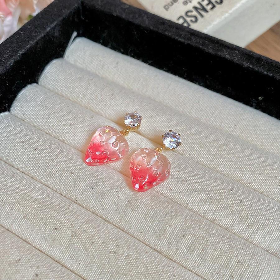 Silver Needle Pink Cubic Zirconia Flower Stud Earrings – Elegant & Delicate Accessories for Women.