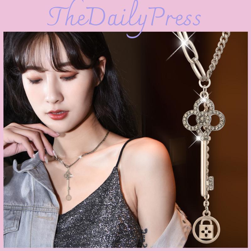 Elegant Korean Style Key Necklace For Women In Titanium Steel With Sparkling Diamonds