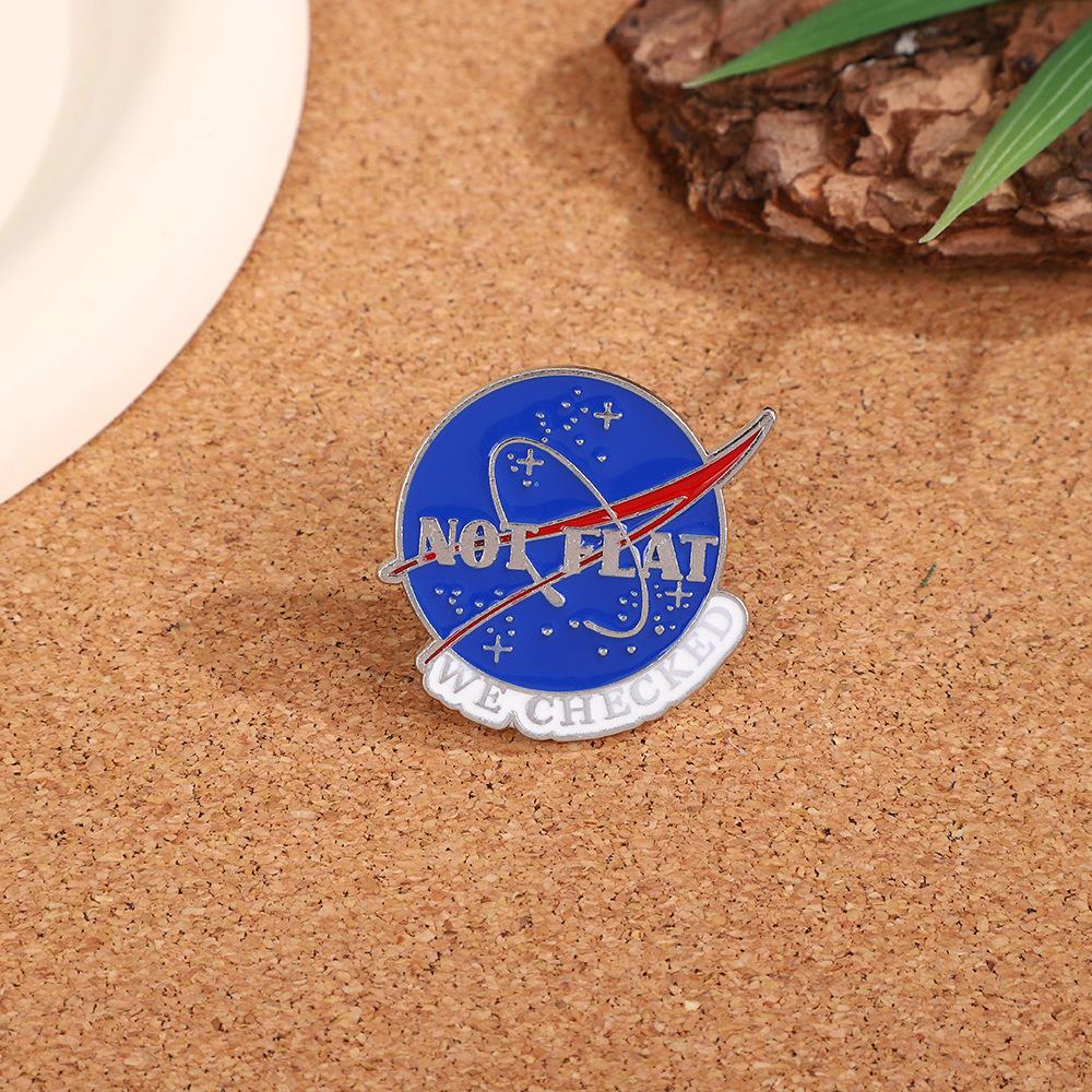Astronaut brooch cartoon cute fashion high-end clothes bag accessories