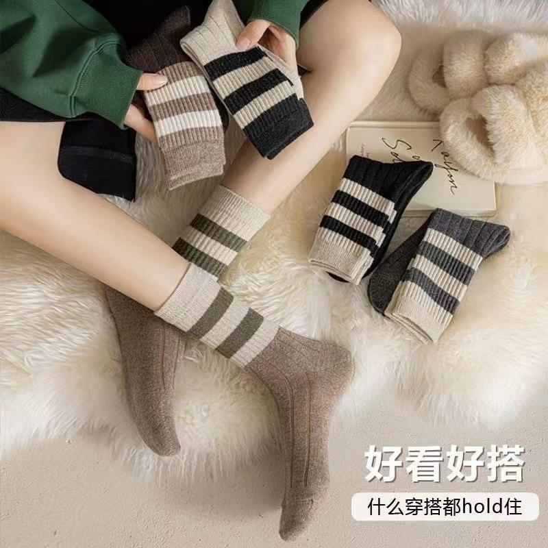 5 Pairs of Socks with Shark Pants, Women's Mid-calf Thickened Thermal Socks for Autumn and Winter, Trendy and Versatile Long Student Sports Socks