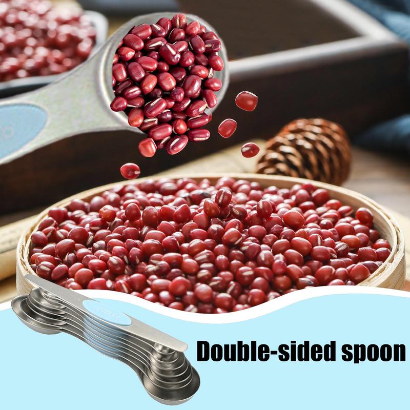 Set van 8 magnetische maatlepels van roestvrij staal voor het afmeten van suiker en poeder bij het bakken en koken.