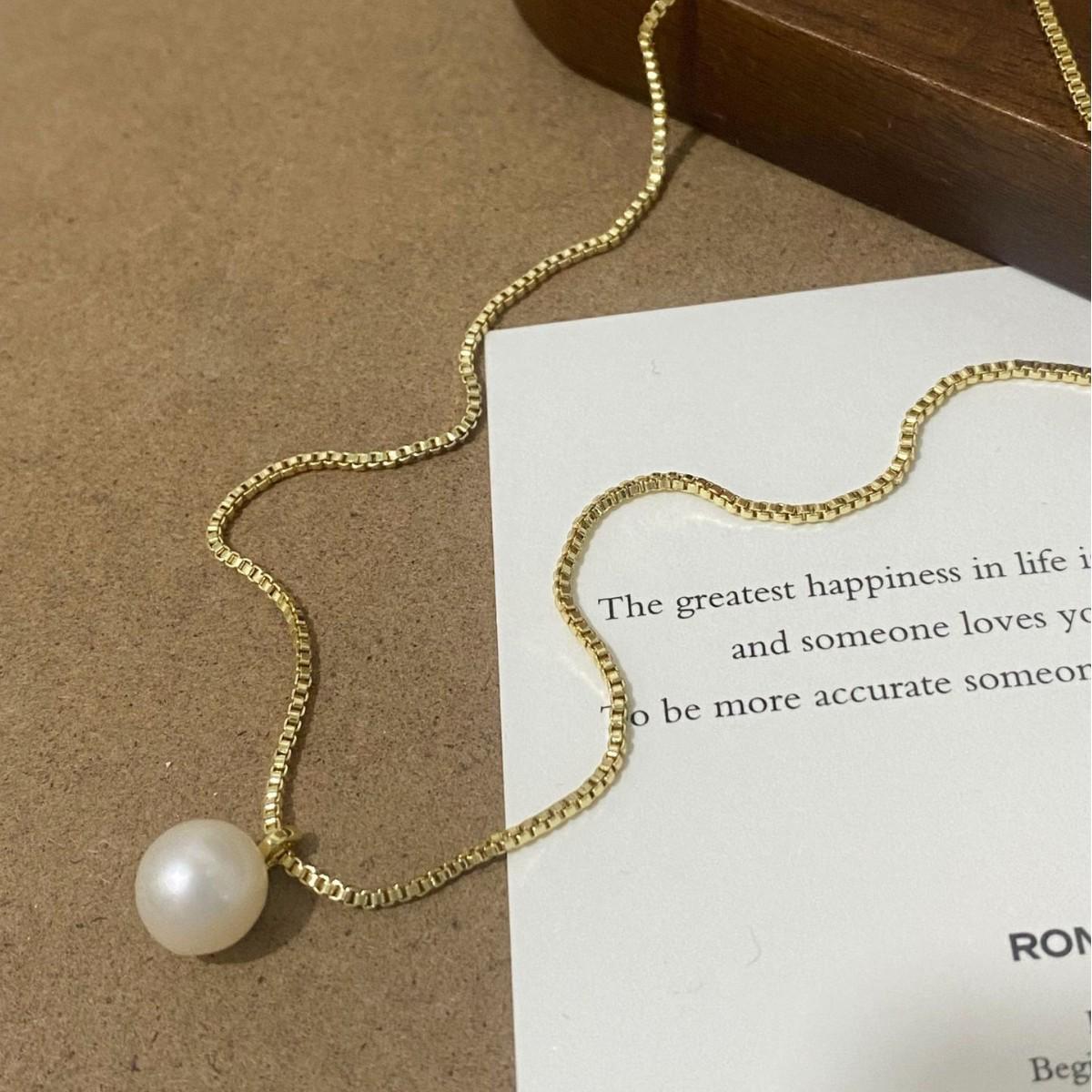 Elegant Retro Freshwater Pearl Necklace - Chic and Versatile Collarbone Chain