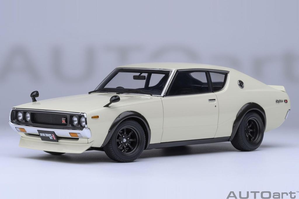 AUTOart Scale Nissan Skyline Tuned Version White Finished Model 77467 1/18 2000GT-R (KPGC110)