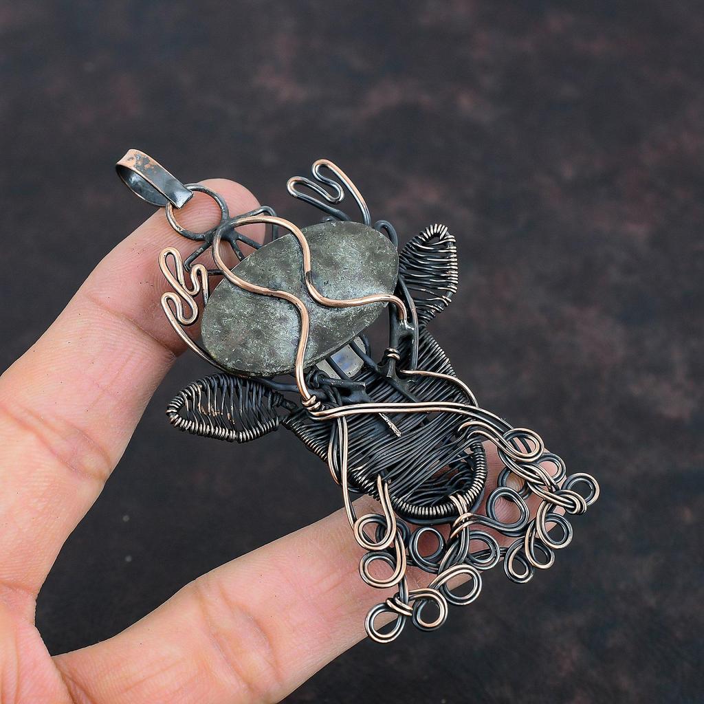 Rubin in Blaukyanit Anhänger Kupferdraht umwickelter Edelsteinanhänger Handgefertigt Hirschgesicht Anhänger Regenbogenmondstein Anhänger Einzigartiger Kupferschmuck