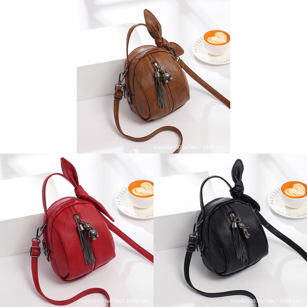 Bear Embellished Small Water Bucket Purse With Internal Pockets For Casual Outings