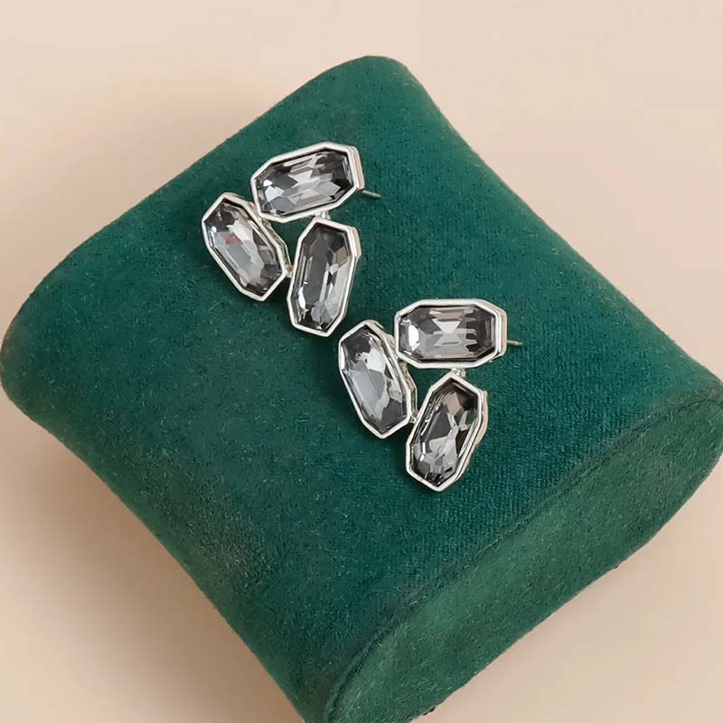 Minimalist Acrylic Rhinestone Earrings for Women Korean Fashion Geometry Triangle Stud Earrings Wedding Party Jewelry Accessory