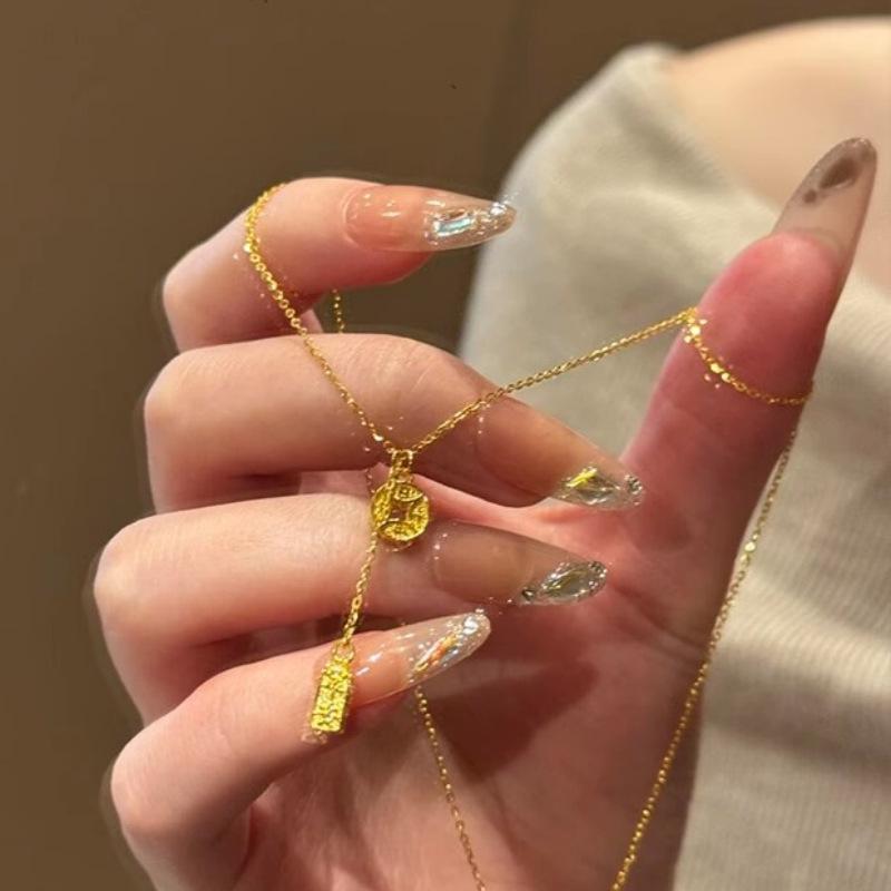 Xiaohongshu Этнический стиль Китайский золотой кулон-амулет Пин Ань для удачи женщин