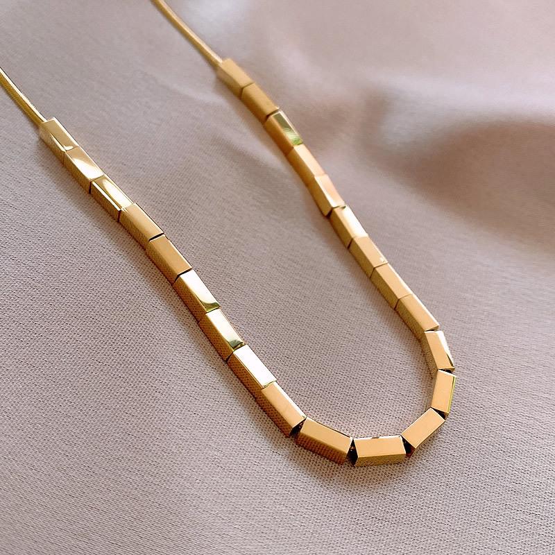 Women's European & American Titanium Steel Square Necklace - Light Luxury Clavicle Chain, Niche Design, Trendy Internet Celebrity Style.
